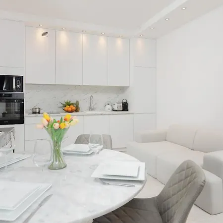 With Terrace Rezydencja Lazienki Park By Renters Prestige Apartment Warsaw