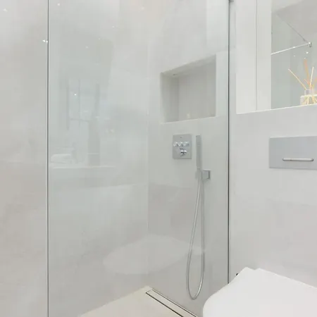 Apartament With Terrace Rezydencja Lazienki Park By Renters Prestige