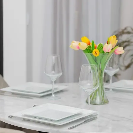 With Terrace Rezydencja Lazienki Park By Renters Prestige *