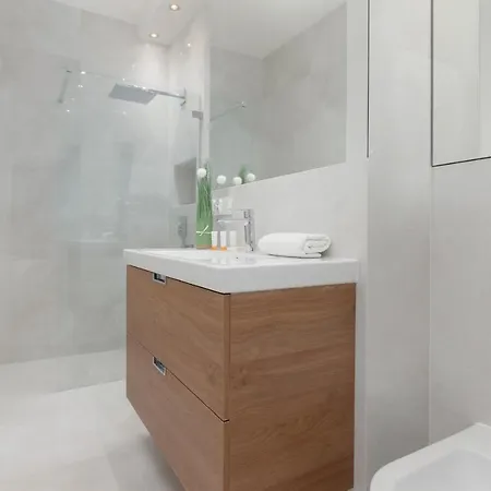 Apartament With Terrace Rezydencja Lazienki Park By Renters Prestige