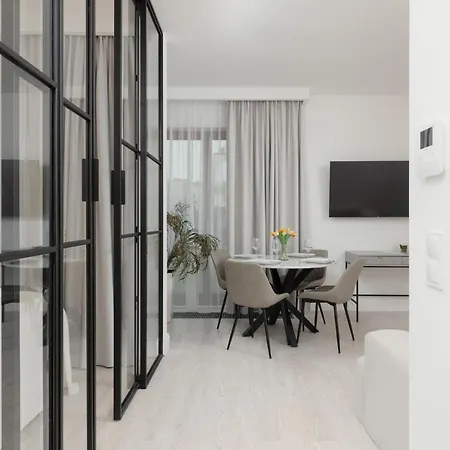 With Terrace Rezydencja Lazienki Park By Renters Prestige Apartment *